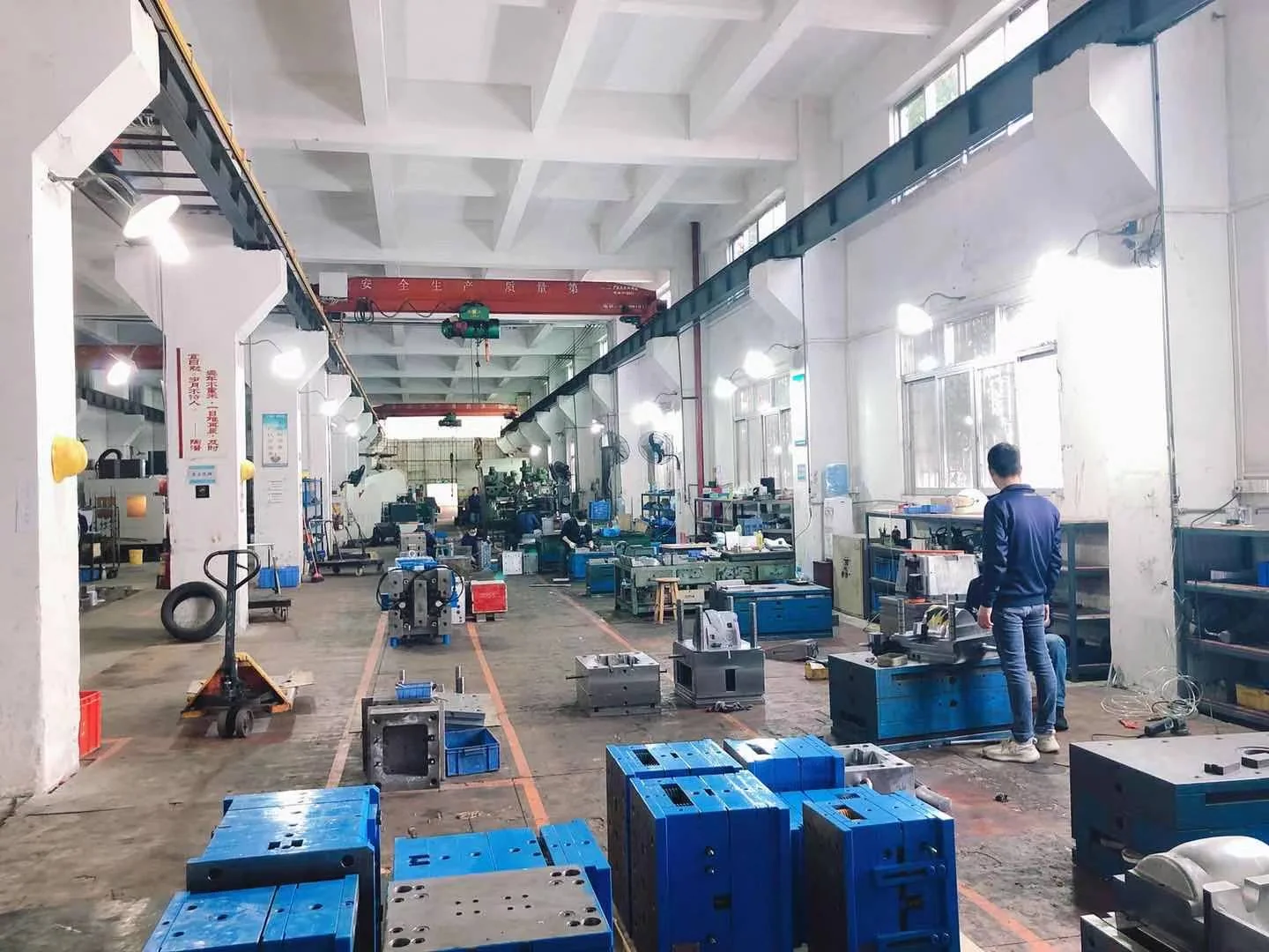 Plastic injection mold workshop in China